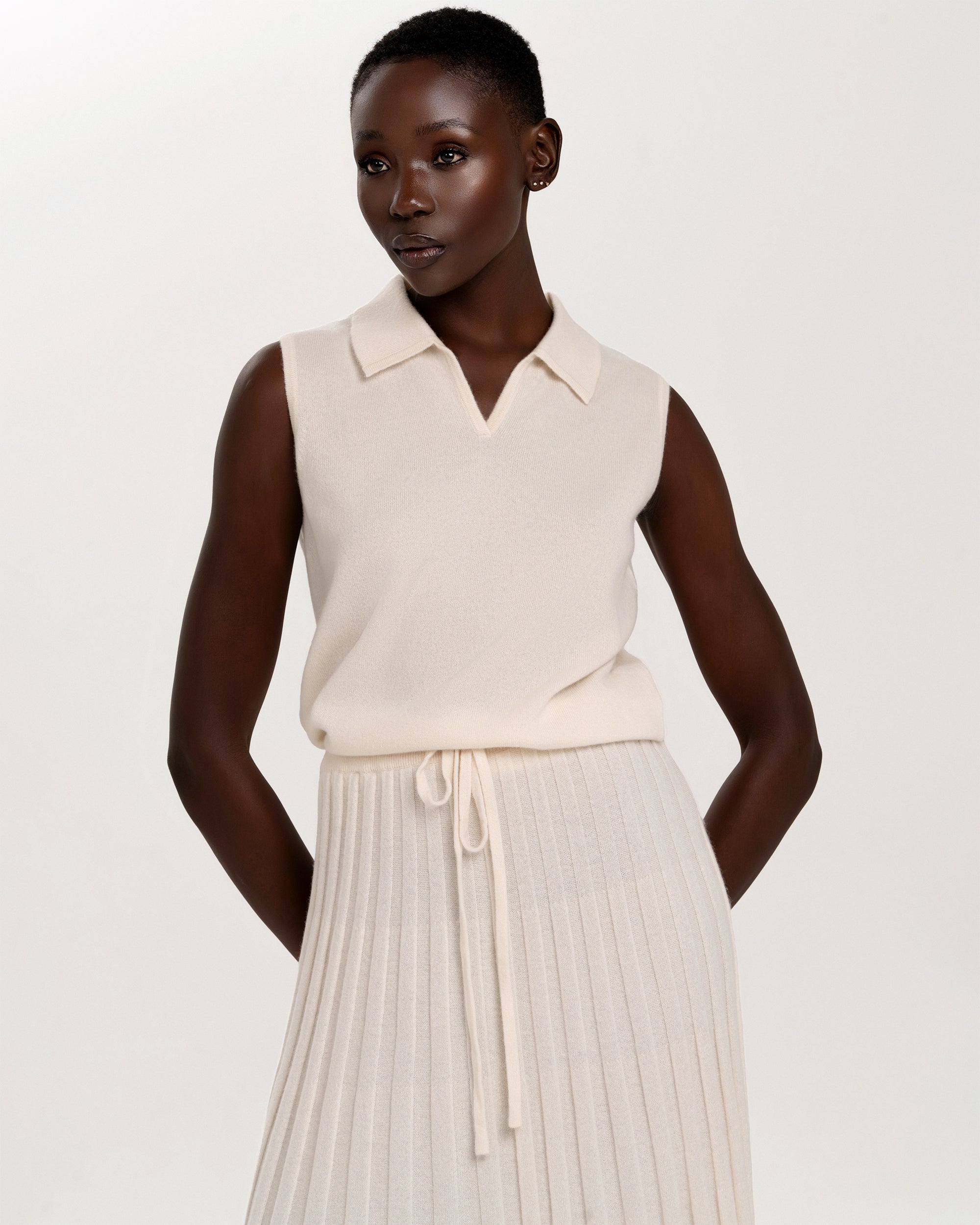 Cashmere sweater with a polo-style collar - Short sleeves